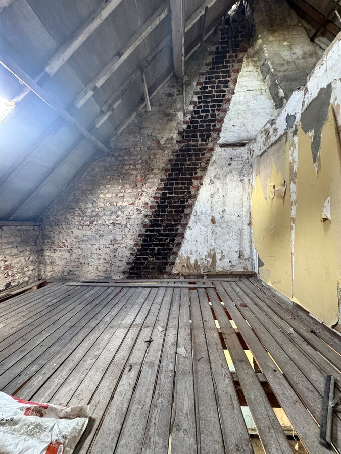 Gedeeltelijk afgebroken woning met potentieel te Koekelare 