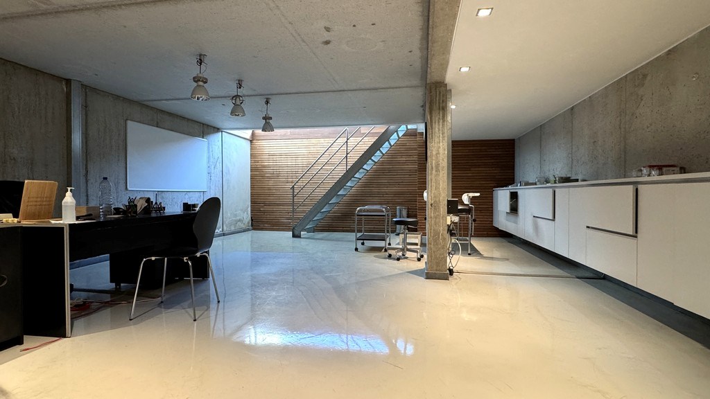 Handelsgelijkvloers te huur vlakbij de Coupure in Gent