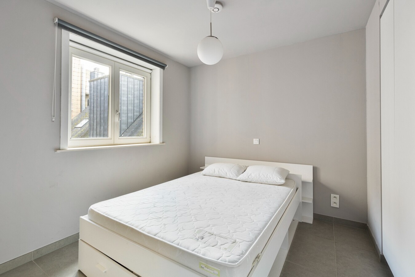 Appartement à la déco moderne situé au 5e étage, rue Ankerweg, à La Panne : un point de départ idéal pour profiter pleinement de la vie au bord de la mer. 