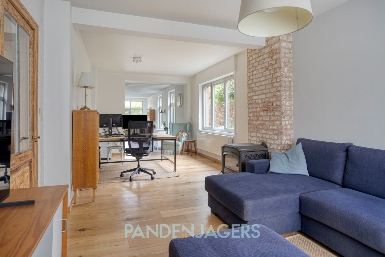 Gerenoveerde woning met uitzonderlijk groot magazijn op unieke locatie te Duffel 