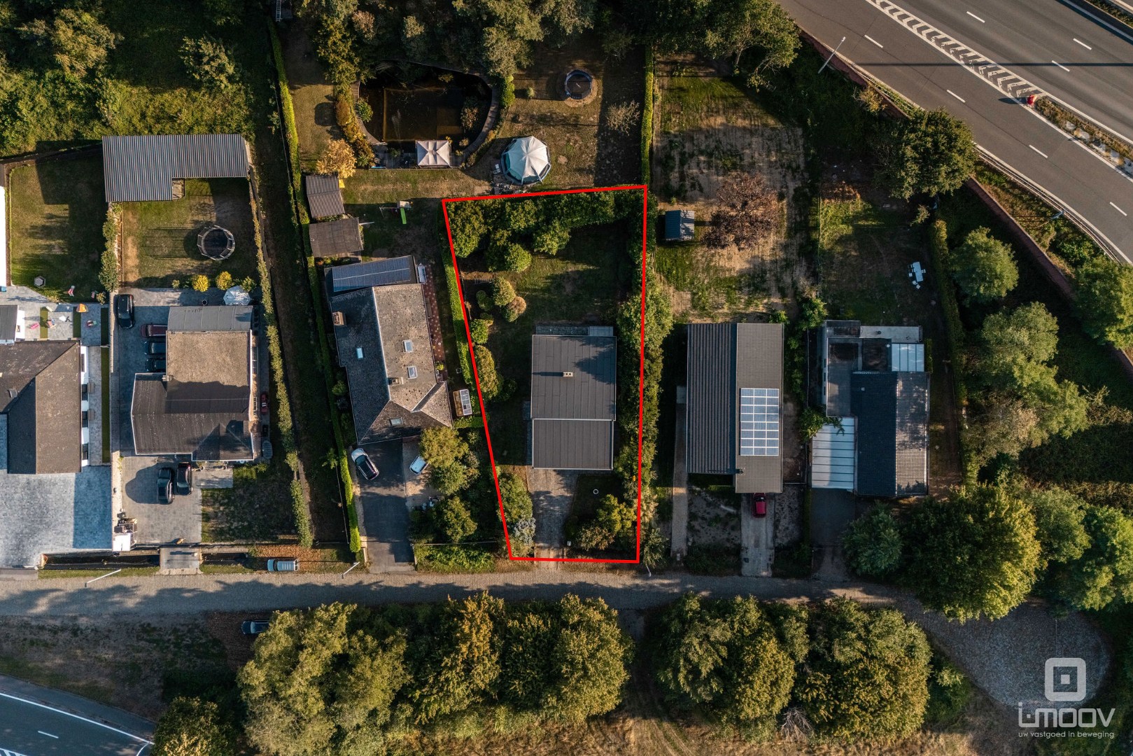 Te renoveren woning met 4 slaapkamers en dubbele garage 