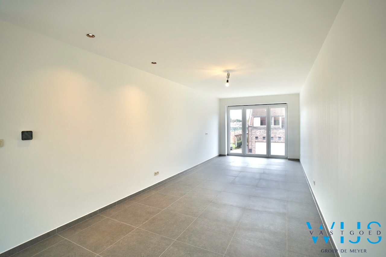 Drieslaapkamer appartement met garage in hartje Ertvelde ! 