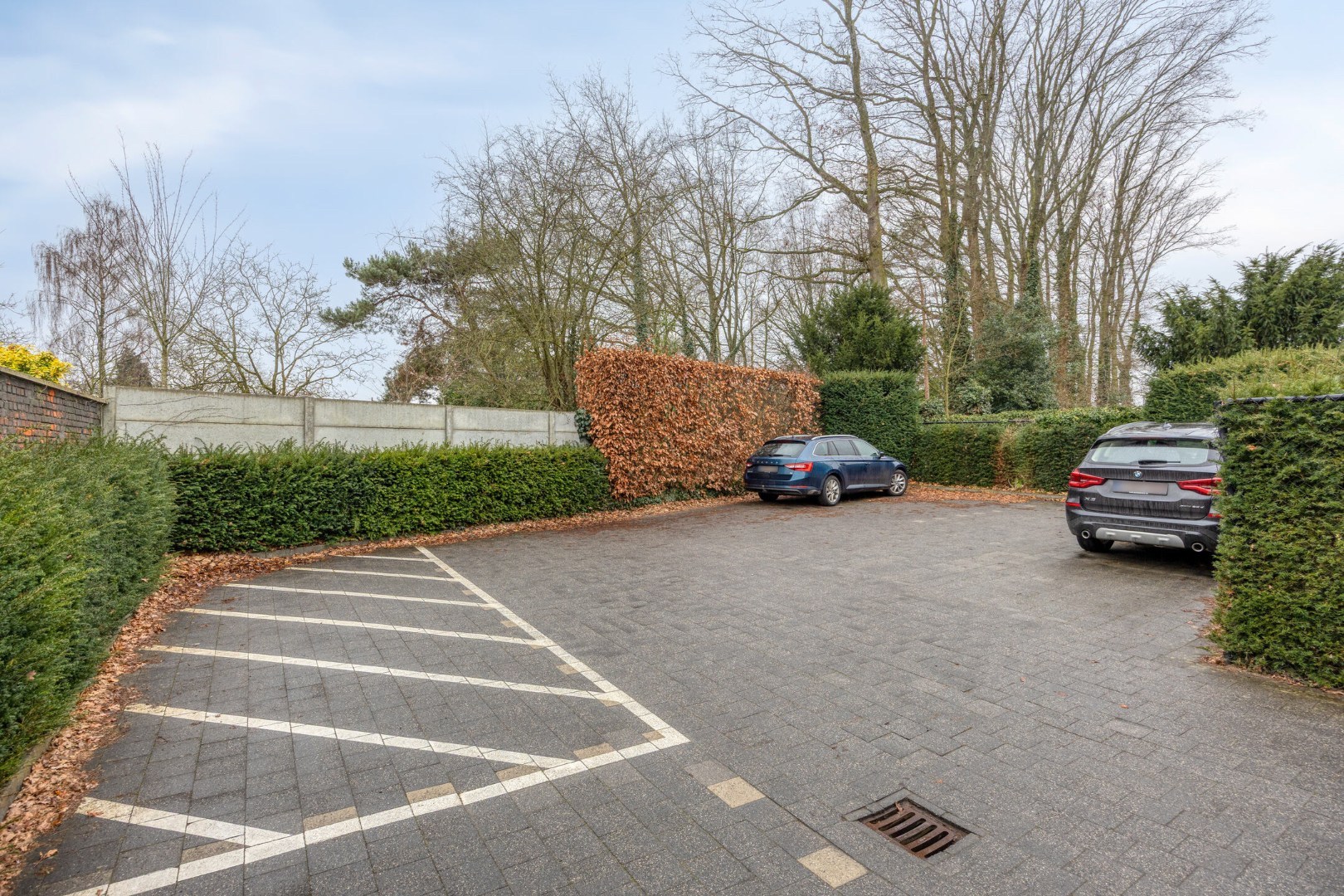 Handelswoning met 3 slpk. en privéparking in het centrum van Balen 