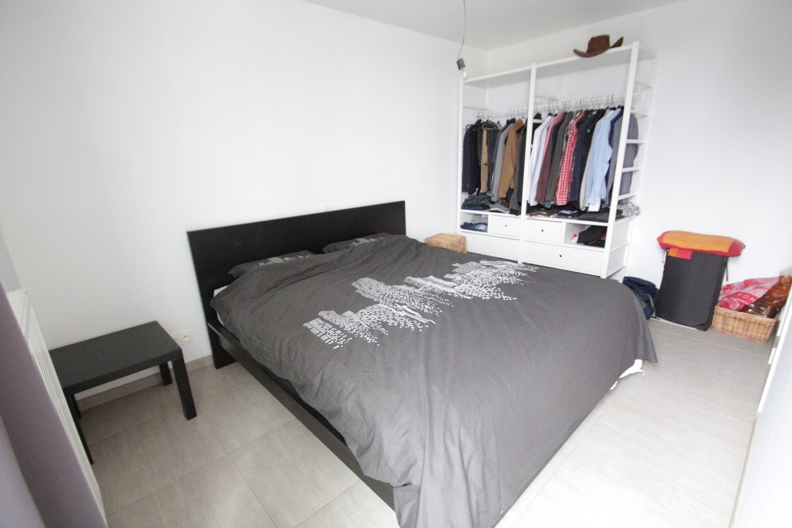 Centraal gelegen dakappartement met één slaapkamer en garage 