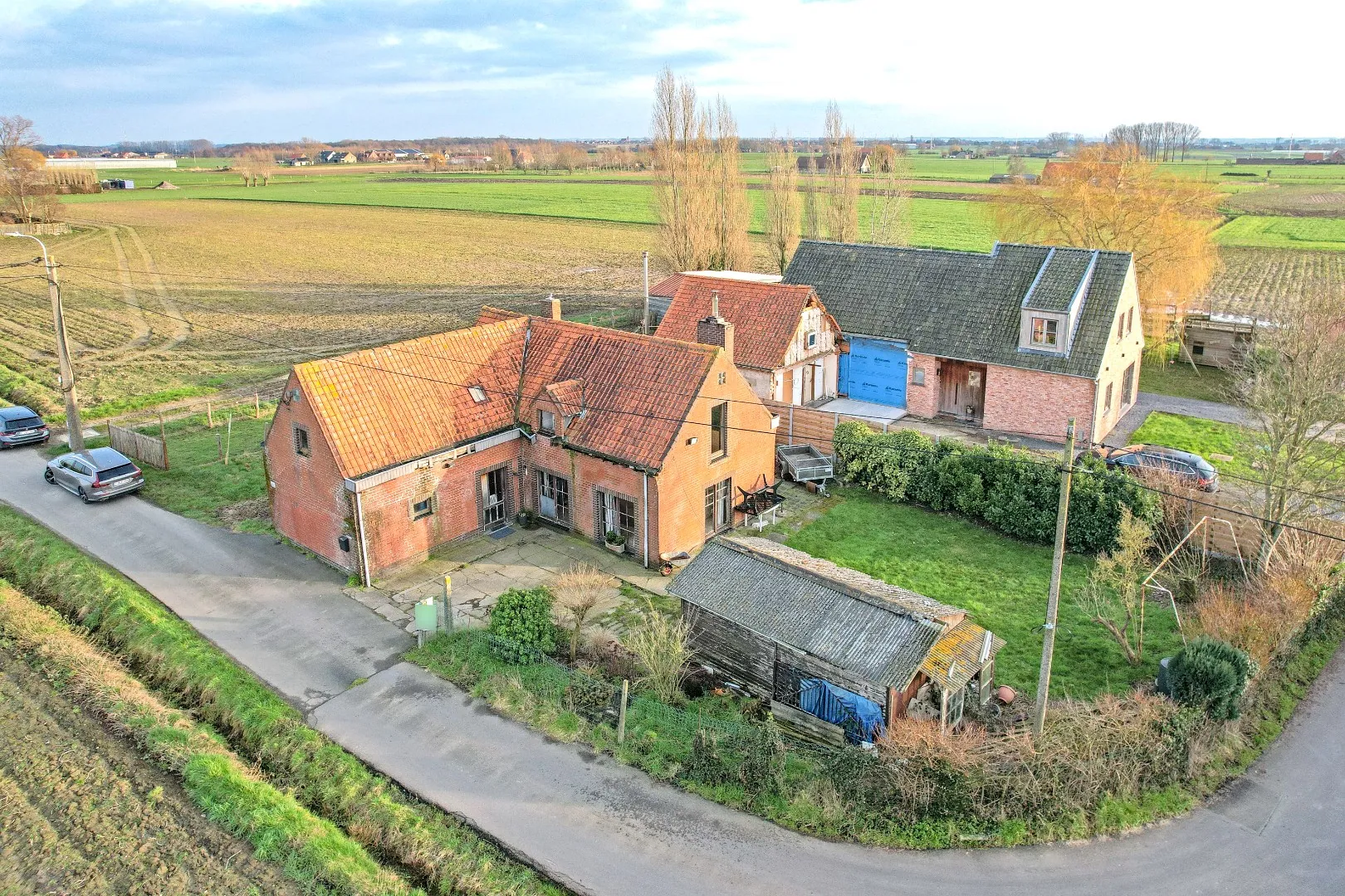 Te renoveren woning op prachtige locatie te Merkem!
