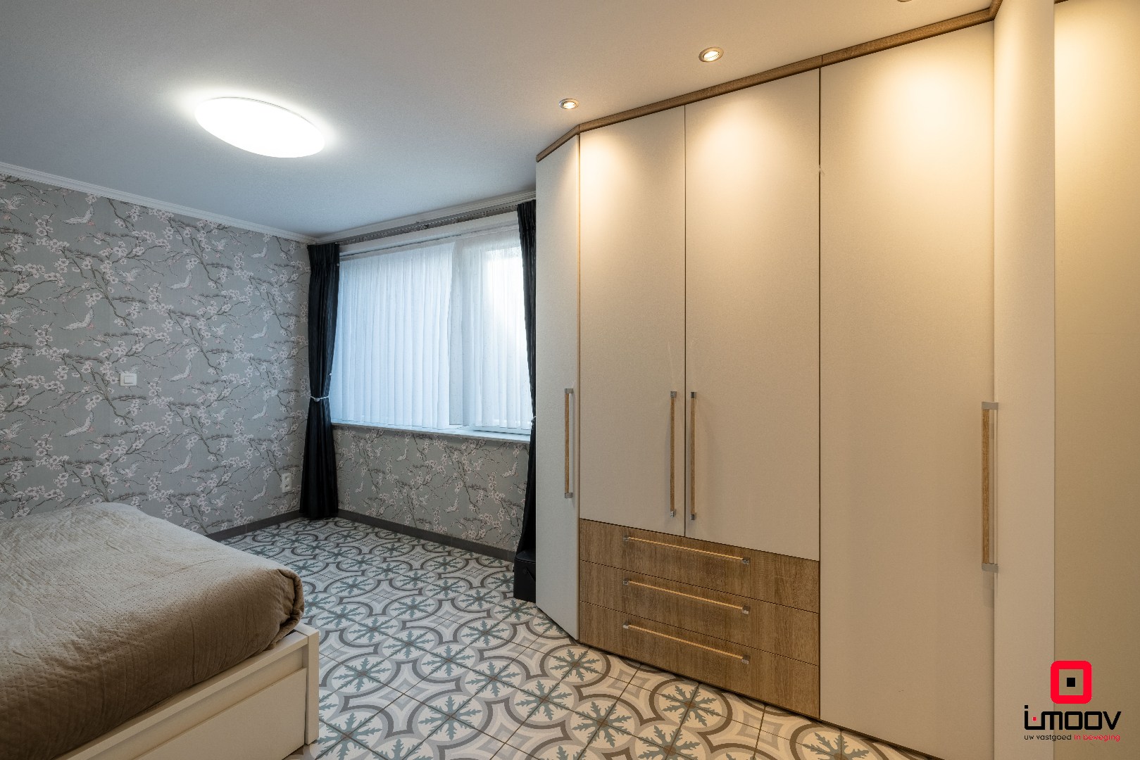 Instapklaar gelijkvloers appartement met tuin en parking in Sint-Amandsberg 