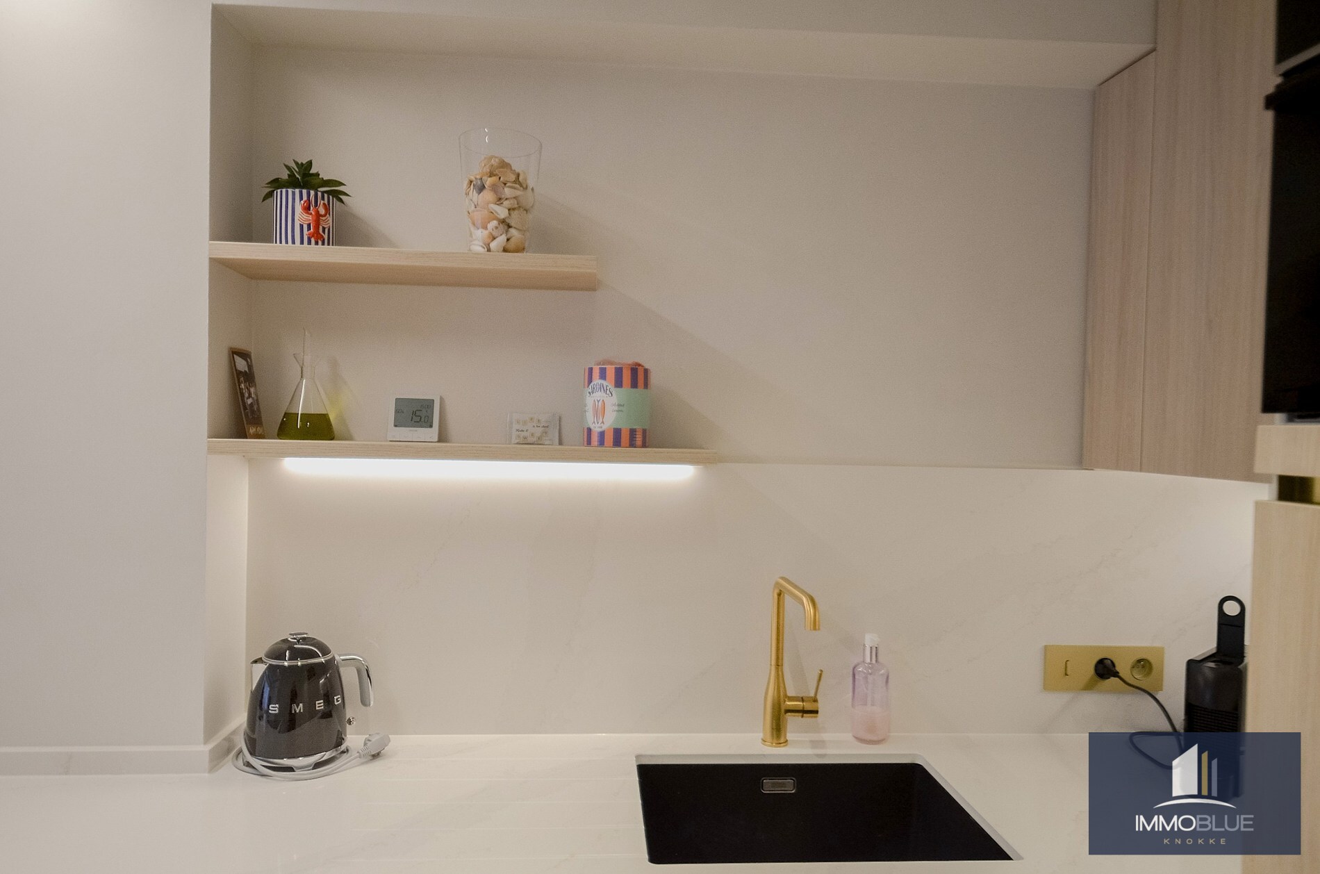 Stijlvol volledig gerenoveerd appartement  op wandelafstand van de zee én het commercieel centrum. 