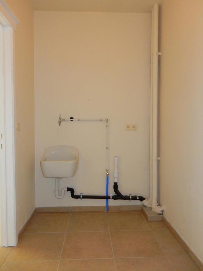 Vernieuwd ruim appartement met 3 slaapkamers en garagebox 