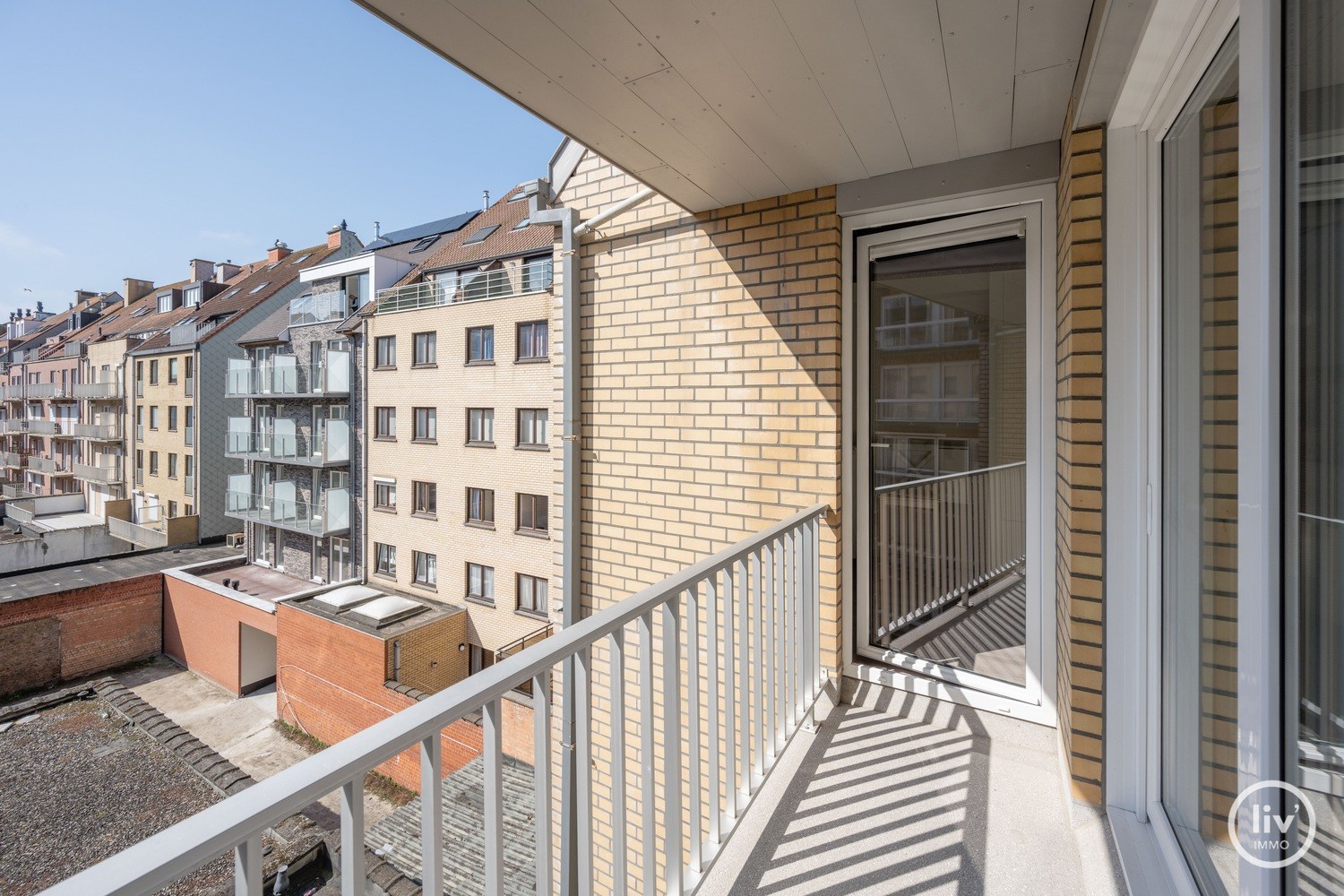 MEUBLÉ - Appartement récemment rénové et bien fini de 2 chambres à coucher, situé de manière centrale sur l'avenue Bayaux à Knokke. 