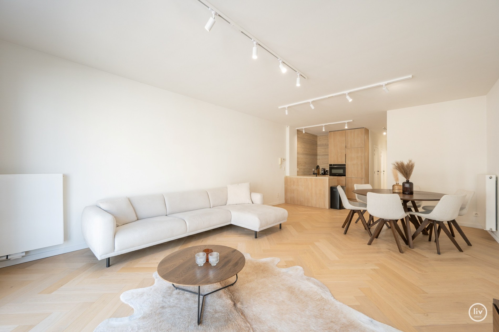 Appartement magnifiquement rénové, situé au calme, à proximité de l'avenue Lippens et de la mer à Knokke. 