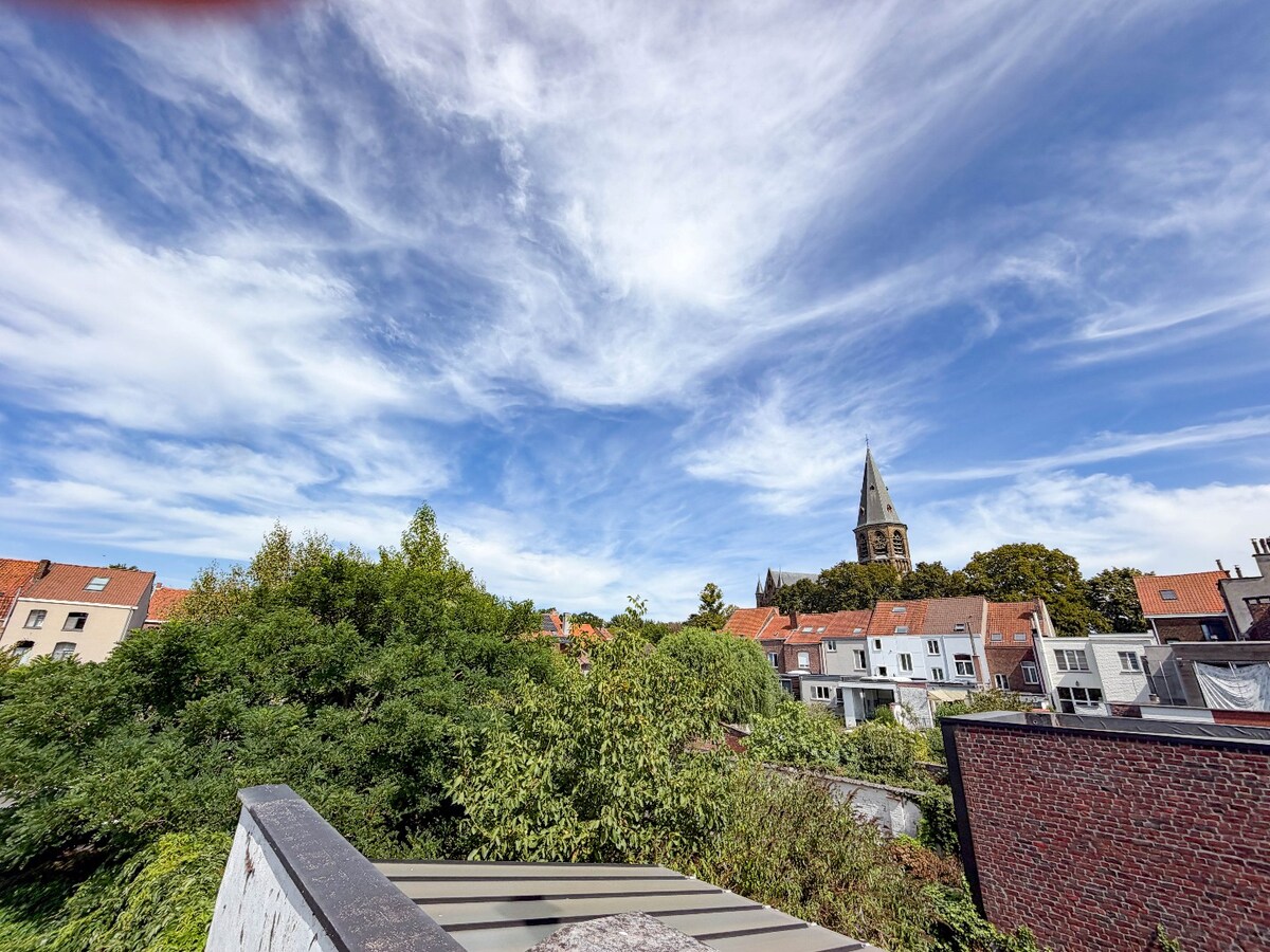 TOPPER ! Appartement op topligging met groot terras van maar liefst 30 m2 ! *** NONO INSPIRED *** 