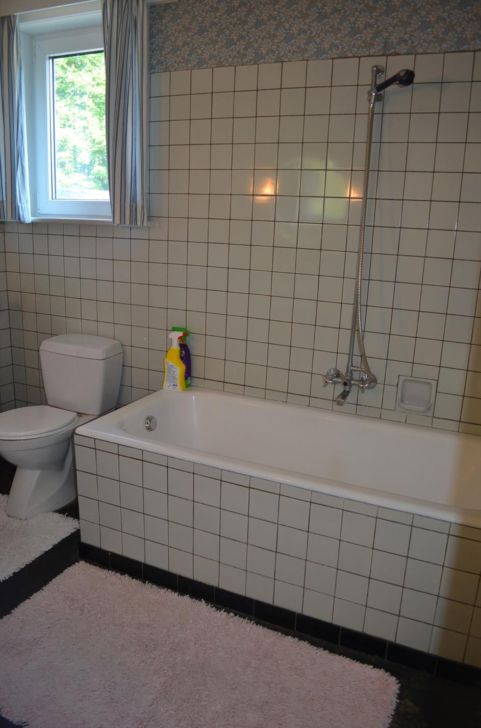 Te renoveren woning op 905m² commercieel gelegen te Eeklo 