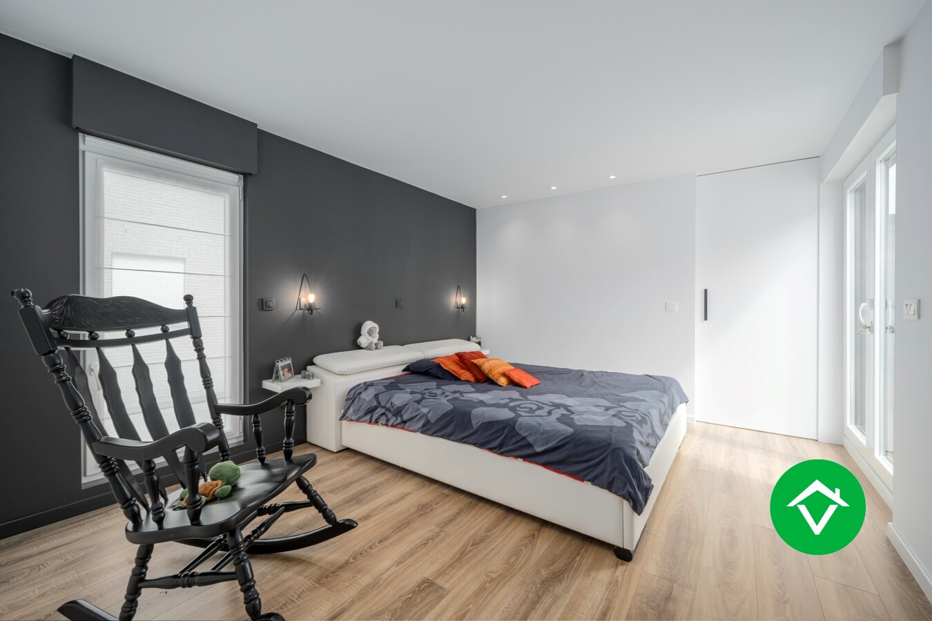 Zeer stijlvolle en instapklare villa te koop in het centrum van Koekelare. 