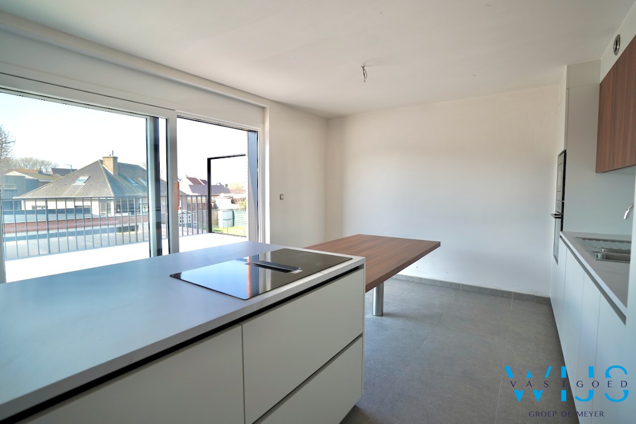 Drieslaapkamer appartement met garage in hartje Ertvelde ! 