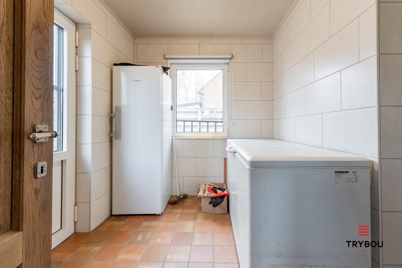 Instapklare gezinswoning met ruime tuin en dubbele garage in Poelkapelle 