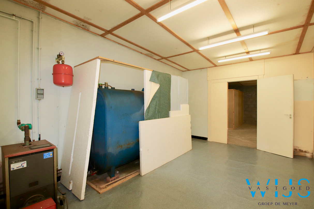 Ruime bungalow met bijgebouw op een ideale locatie in Assenede ! 