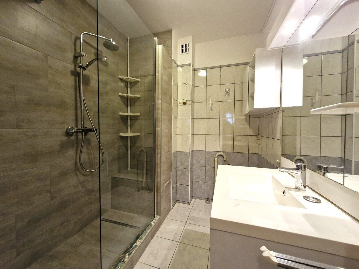 OPENDEURDAG 1/05/2026, 9:30 tot 12:00. Groot hoekappartement met open zicht over de markt te Blankenberge 