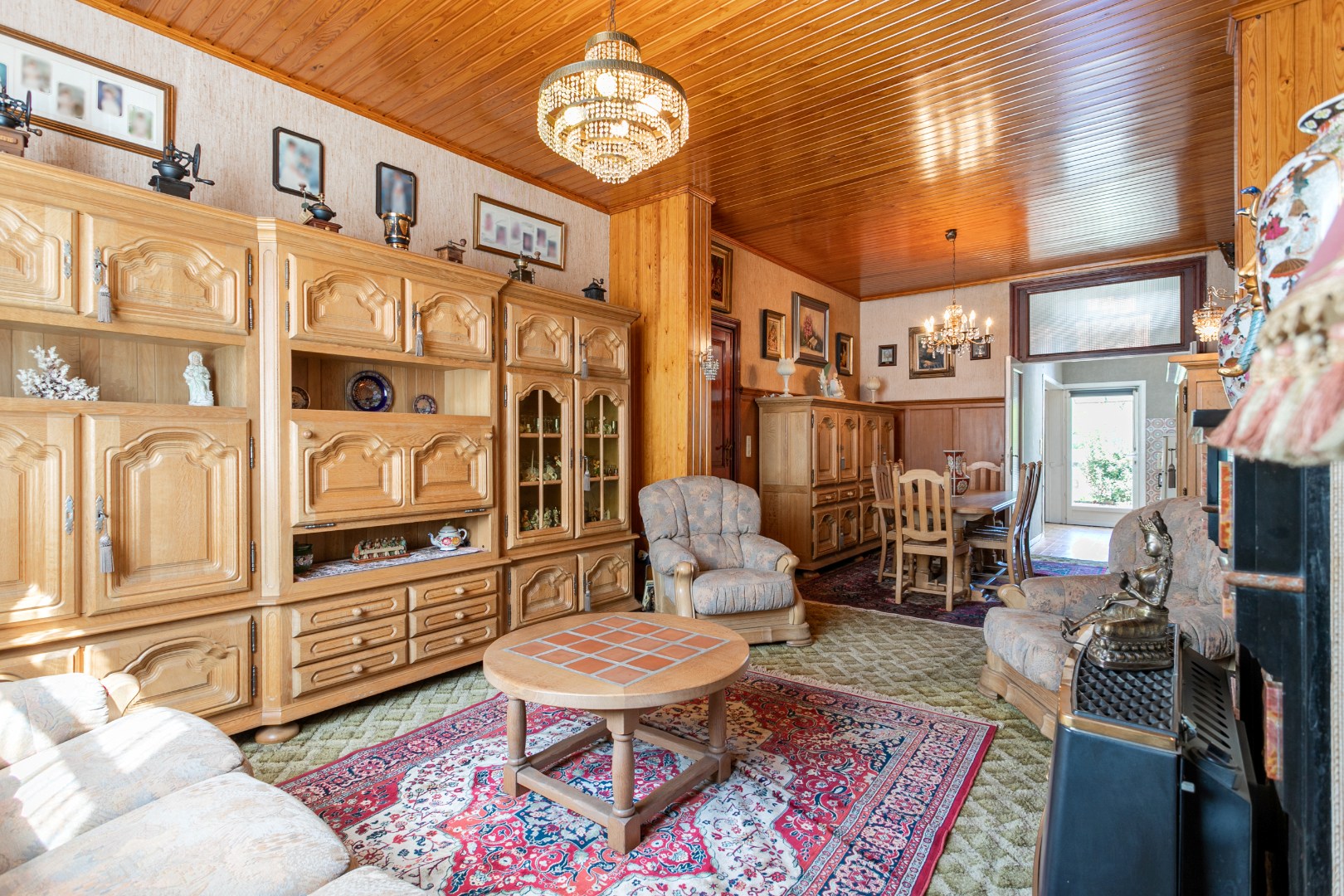 Te renoveren, karaktervolle woning met tal van mogelijkheden en tuin 