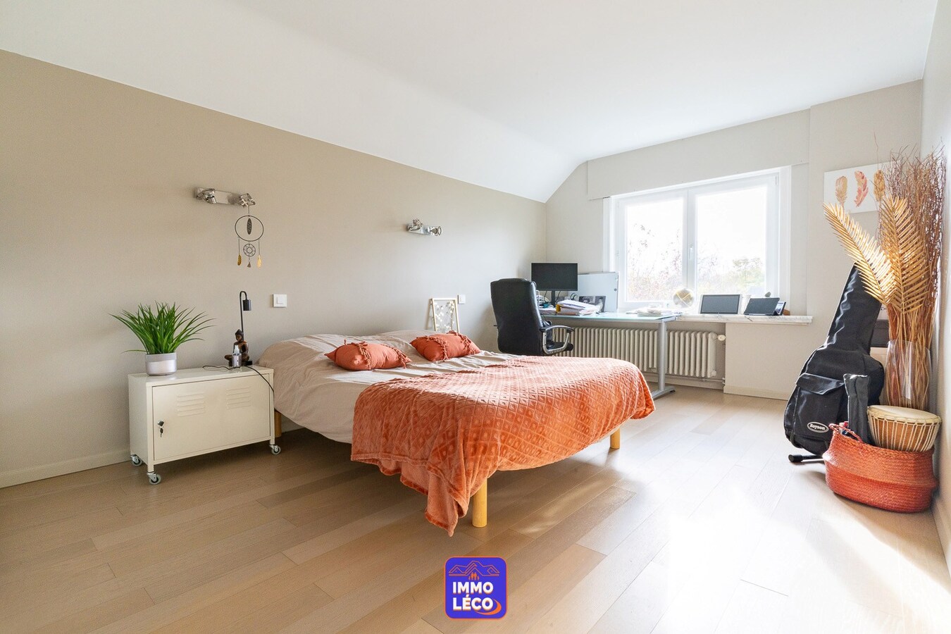 Villa semi "Plain-Pied" avec piscine, garage, carport et annexe pour profession libérale ! 