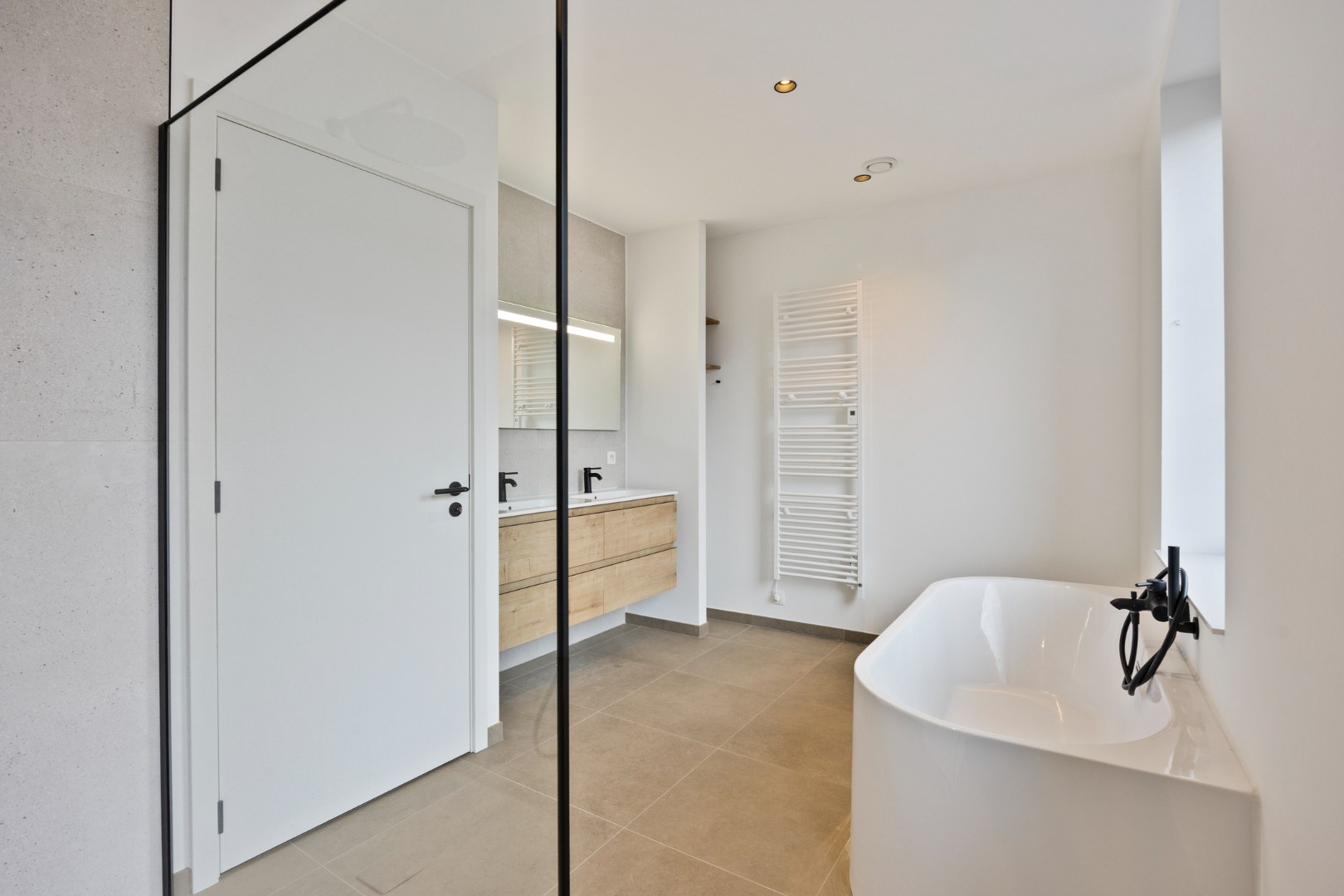 Totaal gerenoveerde woning met 3 slaapkamers, 2 badkamers, tuin en terras in Kessel-Lo! – EPC 14 kWh/m² - bewoonbare opp. 152 m² 