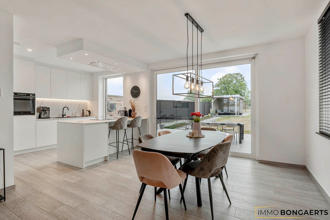 Recente gezinswoning met 3 slaapkamers 