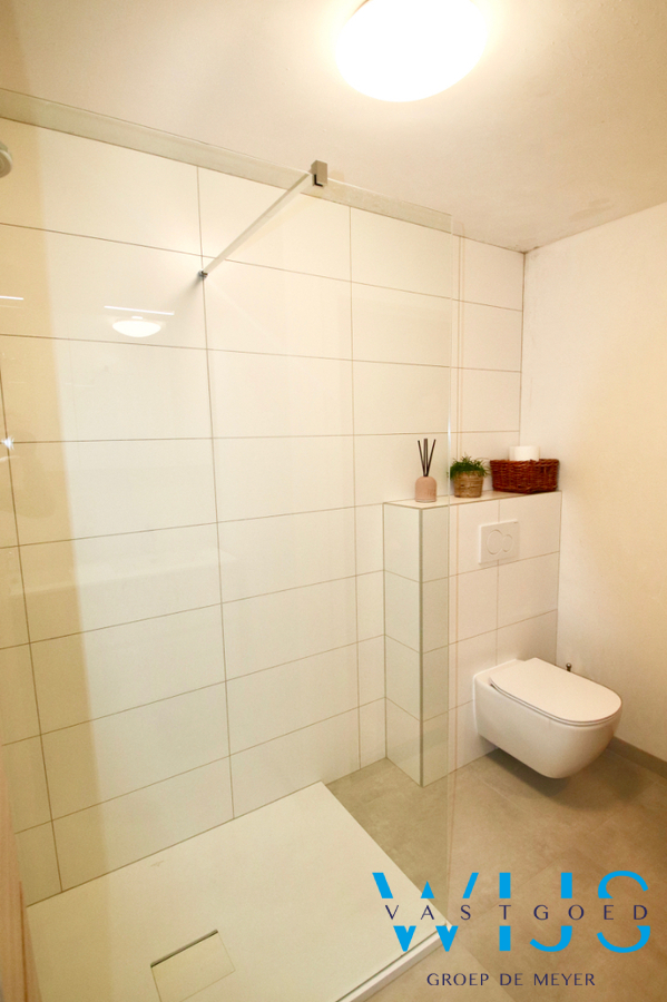 Instapklare &amp; gezellige woning met garage in hartje Eeklo! 