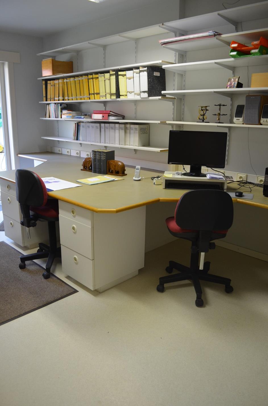 Ruime stijlvolle bel-etage met praktijkruimte, 5 slaapkamers en tuin te centrum Eeklo 