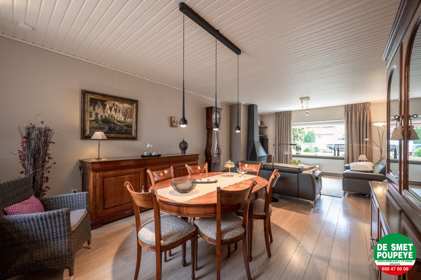 Verrassend ruime en goed onderhouden woning met ruime garage 