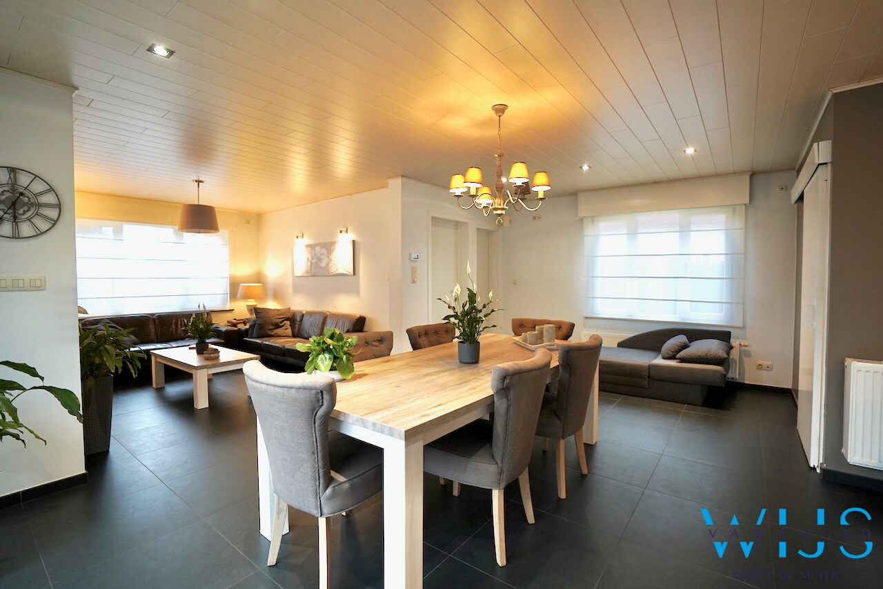 Instapklare, karaktervolle ALLEENSTAANDE woning op topligging in Ertvelde ! 