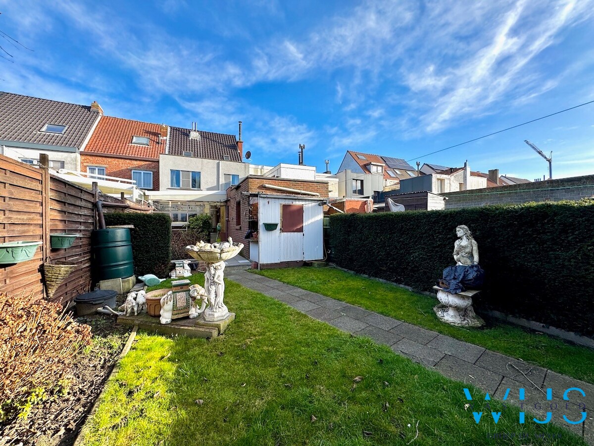 Interessante te renoveren woning met 4 slaapkamers in het centrum van Destelbergen 