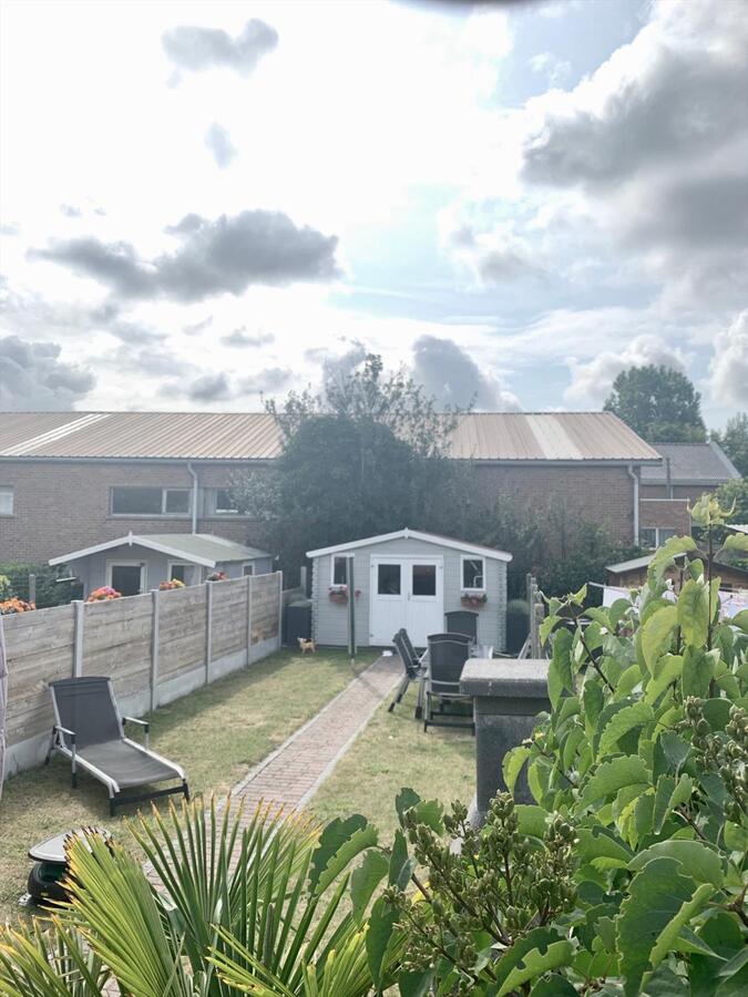 KNAP GERENOVEERDE STADSWONING MET TUIN TE BREDENE 