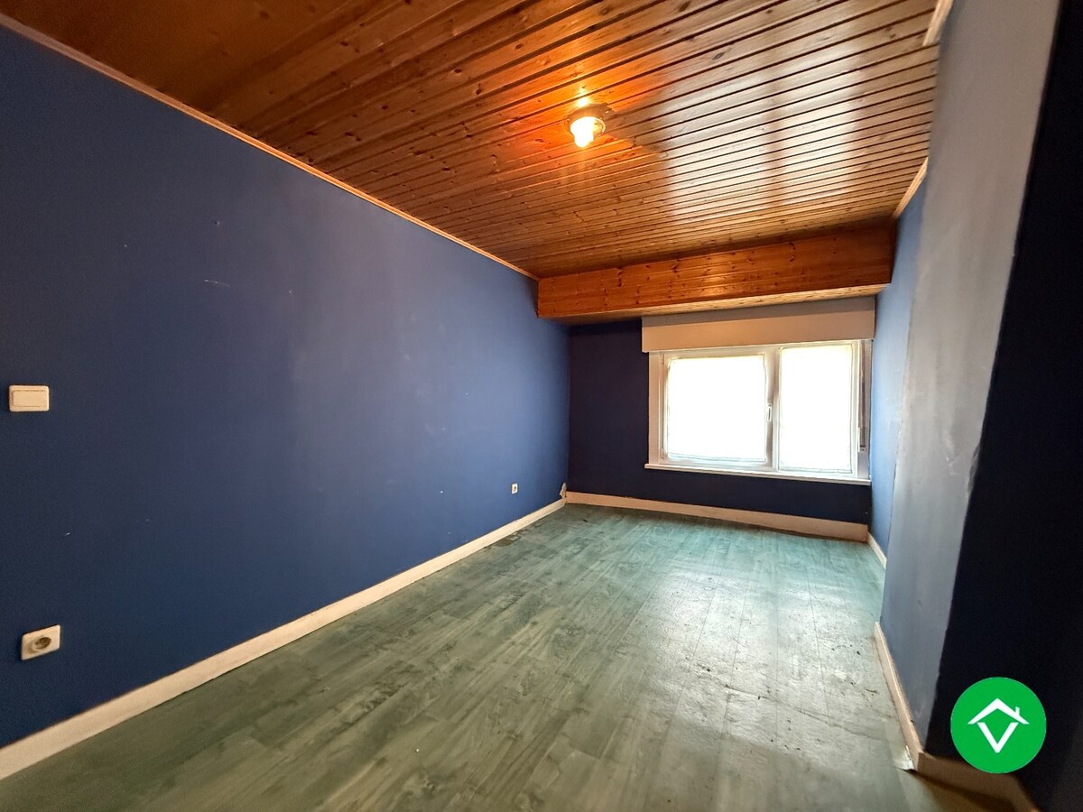 Op te frissen rijwoning met 3 slaapkamers en tuin in centrum Staden 