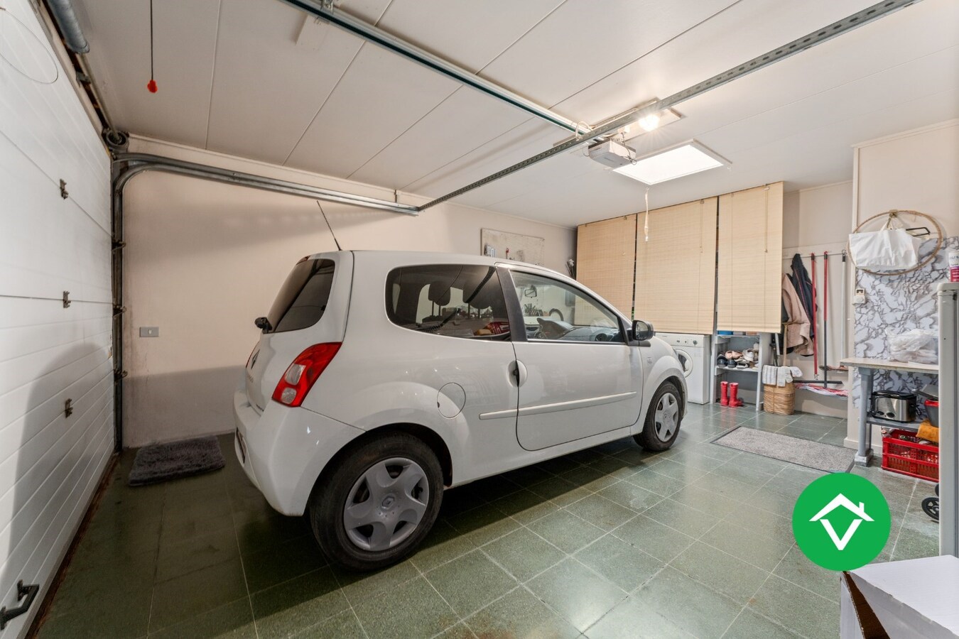 Alleenstaande woning met 4 slaapkamers en dubbele garage te Koekelare 