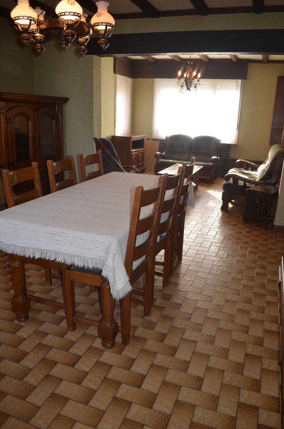 Te renoveren HoB met 3 slpks, garage en tuin gelegen te centrum Maldegem 