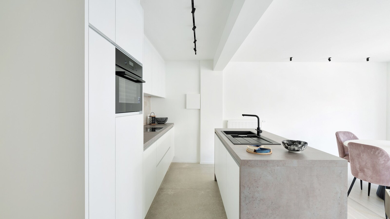 Luxueus gerenoveerd tweeslaapkamerappartement aan de vernieuwde boulevard van Heist 