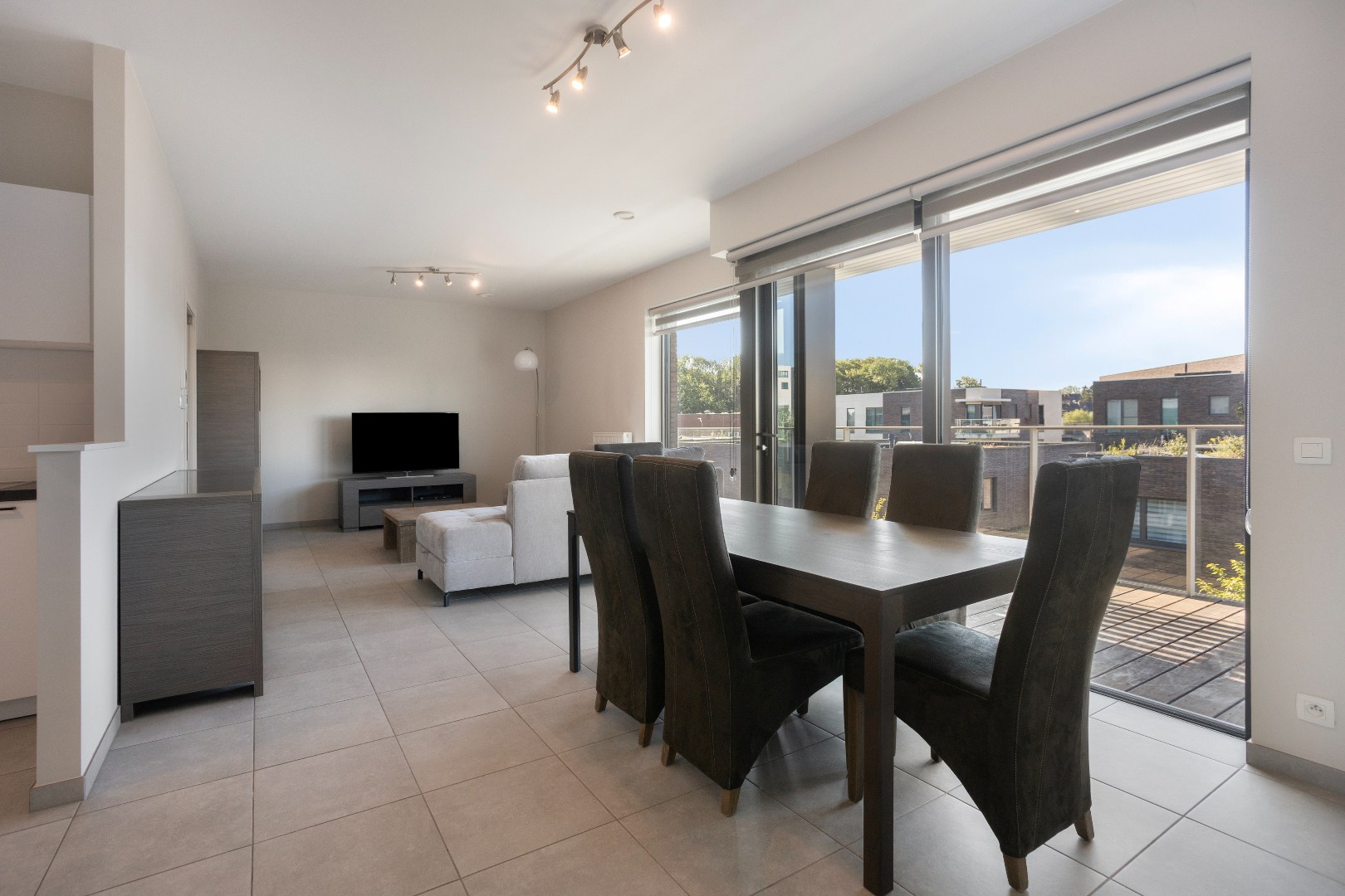 Recent app (76m²!) met 1 slpk, ruim terras en kelder 