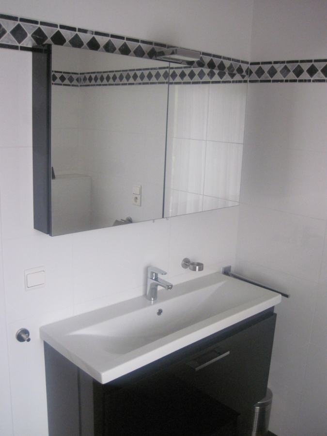 Bijzonder degelijke en ruime Half Open Bebouwing. 