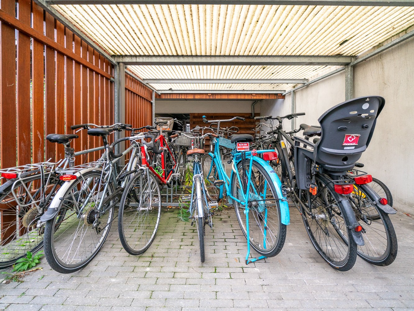 Recent 1-kamer appartement met terras, staanplaats, kelder 