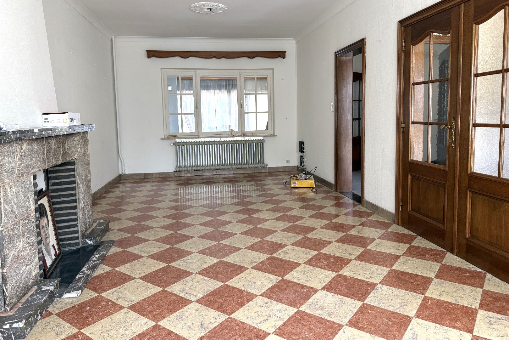 Woonkamer met doorgang eetkamer