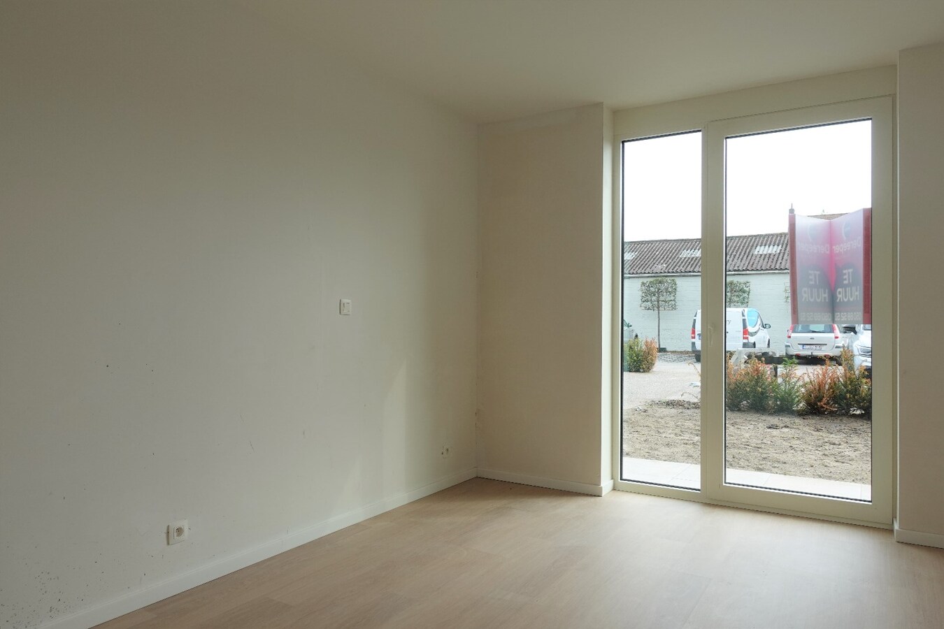 Nieuwbouwappartement met terras en tuin 