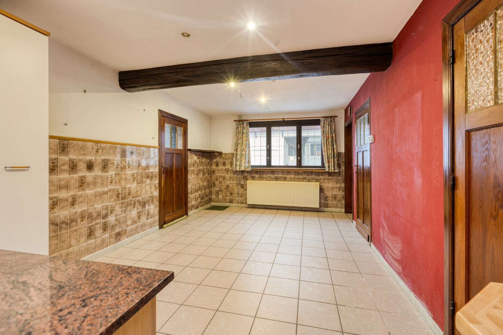 Gezinswoning met 6 slpk. en ruime garage op perceel van 1233m² te Leopoldsburg 