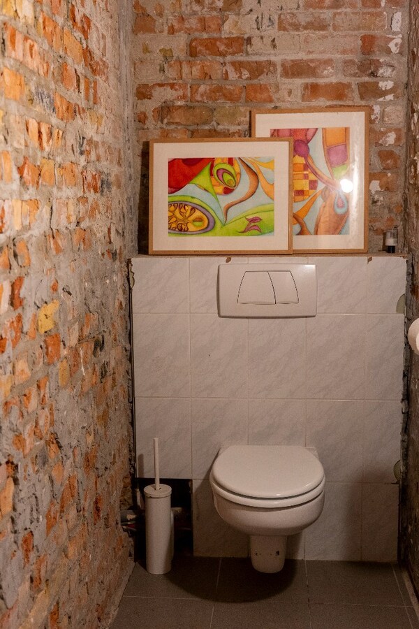 ZEER CENTRAAL GELEGEN UNIEK APPARTEMENT/HANDELSPAND TE OOSTENDE 