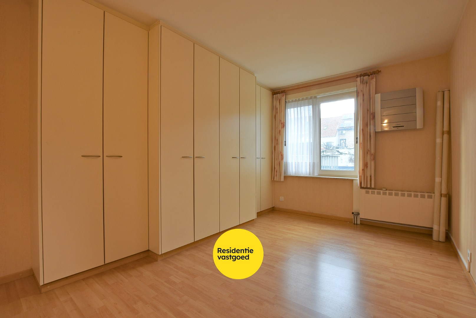 Prachtige 2/3-slaapkamer appartement (112m² + 12m²) in de winkelstraat van Nieuwpoort-stad. 
