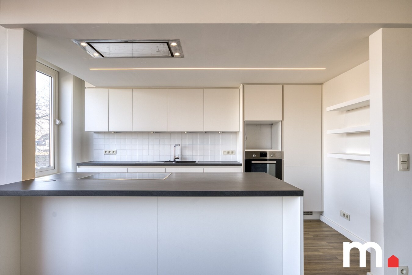 Ruim 2 slaapkamer appartement met terras te Kortrijk ! LOOFSTRAAT ! 