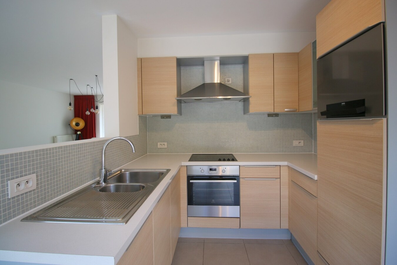 Instapklare woning (2004) met zonnepanelen en idyllische tuin 