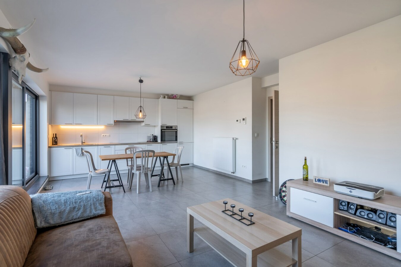 Modern 2 slaapkamer appartement met ondergrondse parkeerplaats. 