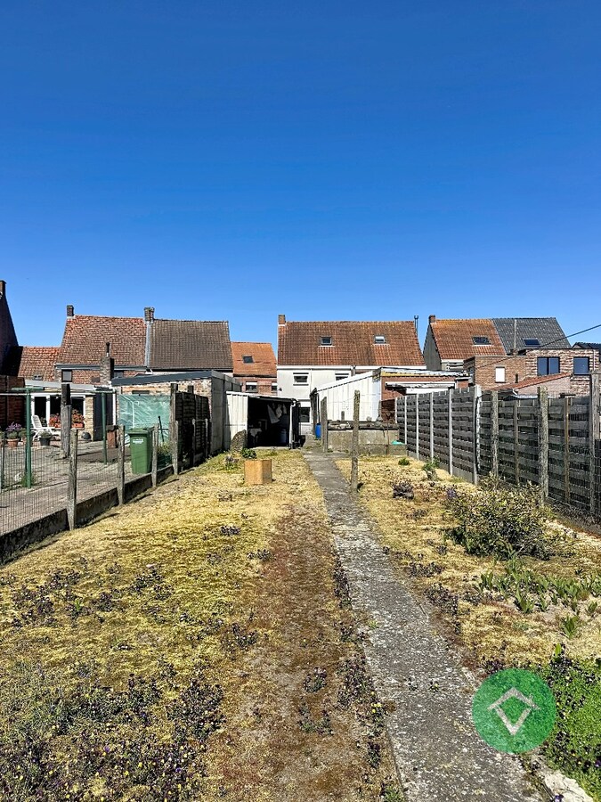 Woning met 2 slaapkamers en garage in centrum Koekelare 