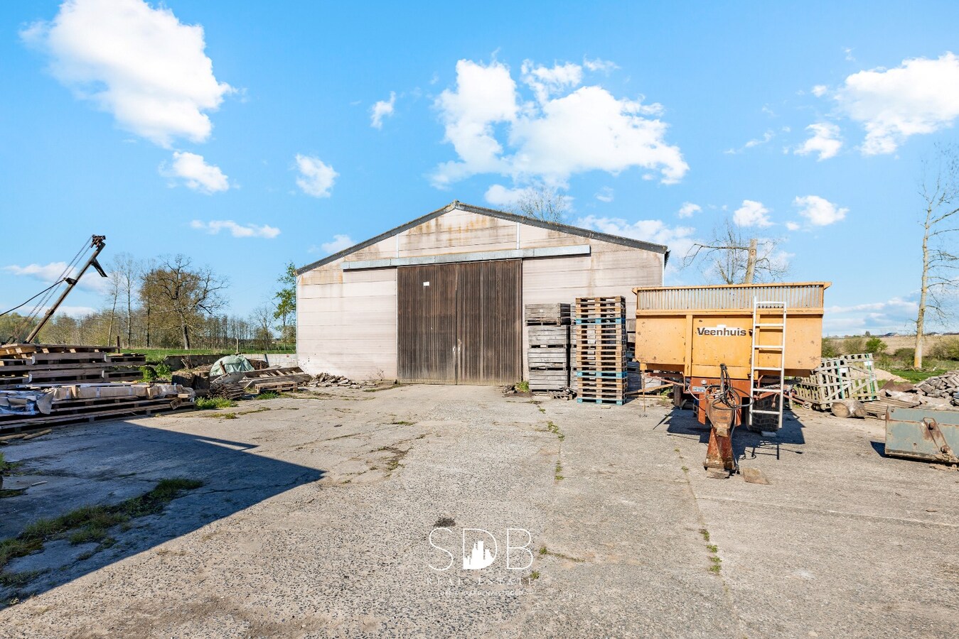 Boerderij met aanpalende graslanden op 12.970m² + mogelijkheid tot bijkopen graslanden +/-20ha 