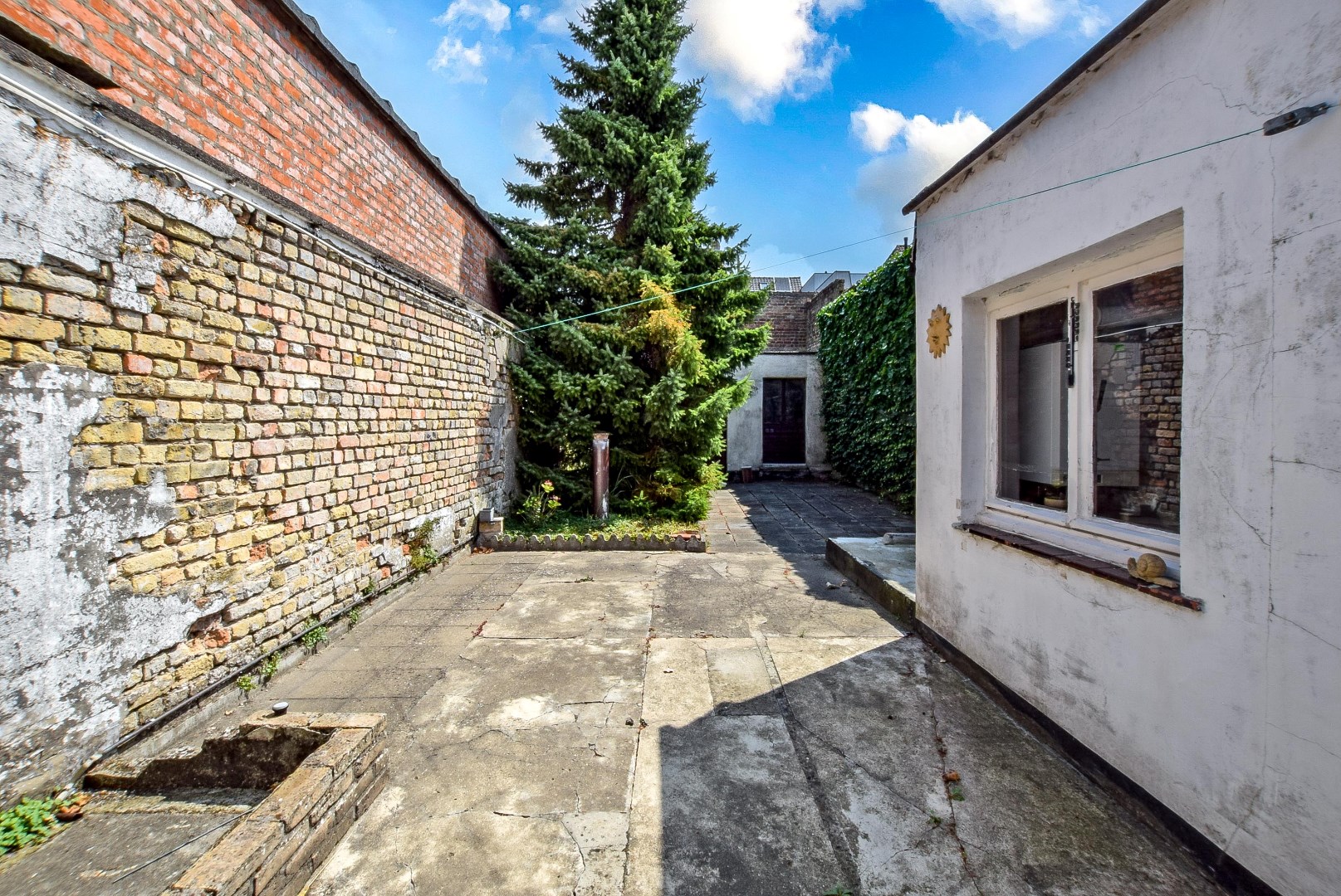 Karaktervolle woning (te renoveren)met 4 slaapkamers en tuin in hartje Nieuwpoort op 170 m². 