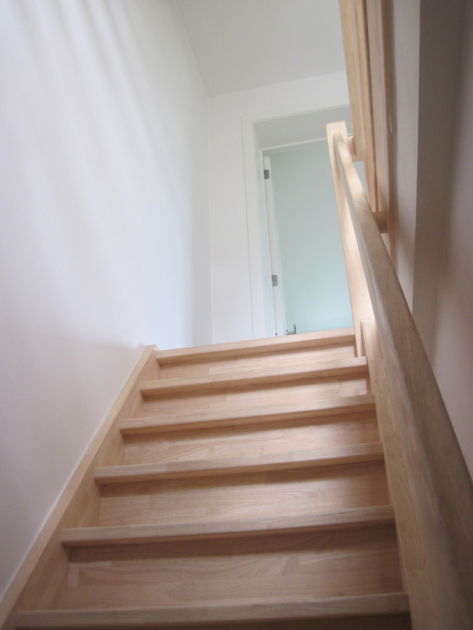 Recent vernieuwde rijwoning nabij de Schelde. 